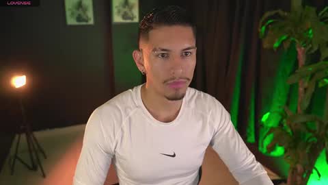 Snapshot of aaronfox_ chatting on 04/19/26, 12:54 AARON online show from 04/19/26, 12:54