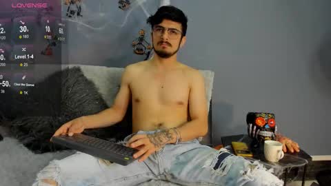 aaronfuentes7 online show from 10/11/25, 06:39