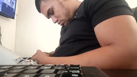 ig aaron hunter123 online show from 12/17/24, 06:20