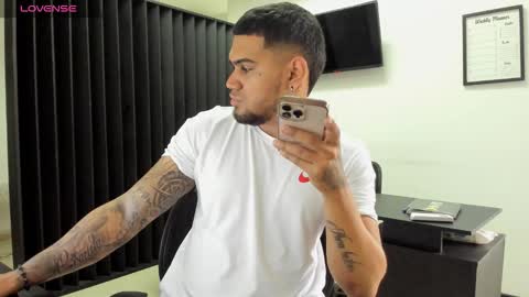 Snapshot of aaronhunter__ chatting on 03/03/26, 02:23 ig aaron hunter123 online show from 03/03/26, 02:23