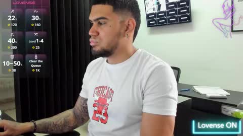 Snapshot of aaronhunter__ chatting on 03/05/26, 04:25 ig aaron hunter123 online show from 03/05/26, 04:25