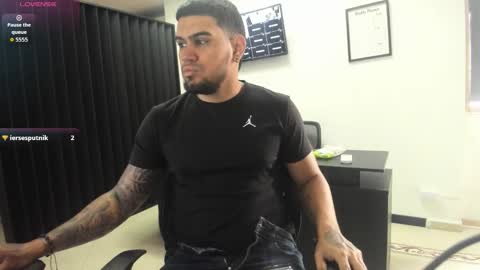 Snapshot of aaronhunter__ chatting on 03/17/26, 03:26 ig aaron hunter123 online show from 03/17/26, 03:26