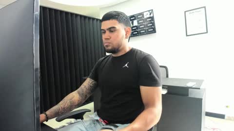 Snapshot of aaronhunter__ chatting on 03/25/26, 04:57 ig aaron hunter123 online show from 03/25/26, 04:57