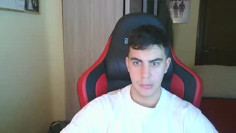 Snapshot of aaronlavine chatting on 02/11/25, 04:46 aaronlavine online show from 02/11/25, 04:46