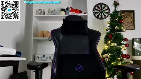 Aaron  online show from 12/21/25, 09:11