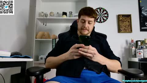 Snapshot of aaronlegend chatting on 05/19/26, 05:25 Aaron online show from 05/19/26, 05:25