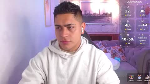 Snapshot of aaronn_12 chatting on 09/17/25, 12:07 Aaron online show from 09/17/25, 12:07