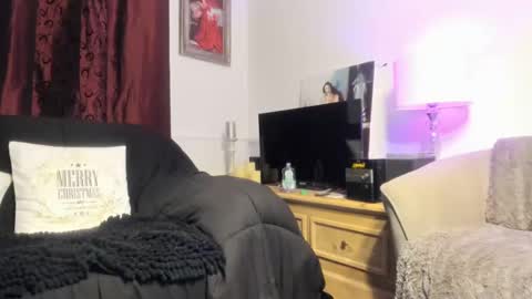 Snapshot of aayra chatting on 01/04/25, 09:31 Aayra online show from 01/04/25, 09:31