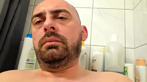 Snapshot of abas1986 chatting on 02/17/26, 10:23 abas1986 online show from 02/17/26, 10:23