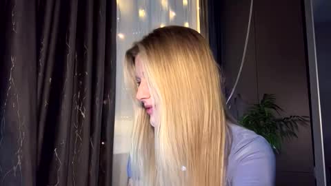 Abbi online show from 12/01/25, 03:28