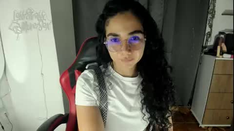 Snapshot of abbi_moon chatting on 06/21/26, 08:33 Martina online show from 06/21/26, 08:33