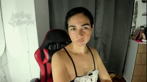 Snapshot of abbi_moon chatting on 06/25/26, 01:37 Martina online show from 06/25/26, 01:37