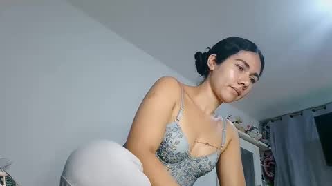 Snapshot of abbi_mooncb chatting on 01/20/25, 01:32 Abbi mooncb online show from 01/20/25, 01:32