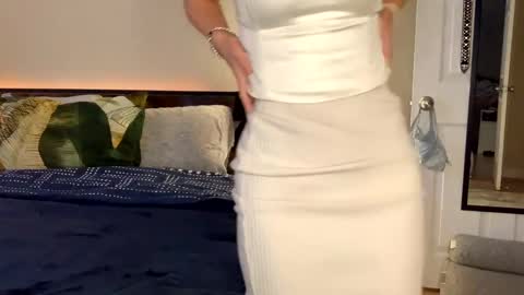 Snapshot of abbienextdoor chatting on 01/28/25, 08:58 Abbie online show from 01/28/25, 08:58