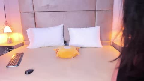 abbiethomas online show from 10/18/25, 04:26