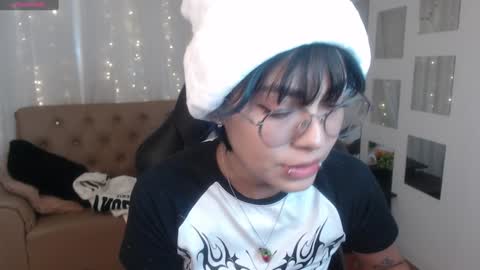 Snapshot of abbiross chatting on 12/13/24, 07:43 Abbi online show from 12/13/24, 07:43