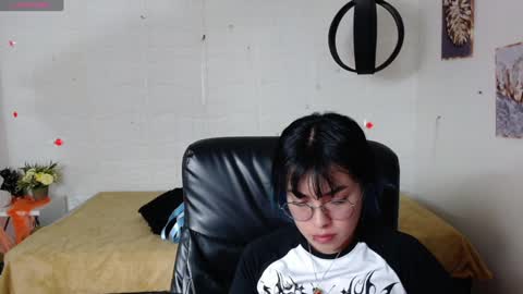 Snapshot of abbiross chatting on 12/19/24, 01:40 Abbi online show from 12/19/24, 01:40