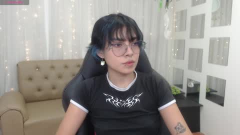 Snapshot of abbiross chatting on 12/20/24, 07:28 Abbi online show from 12/20/24, 07:28