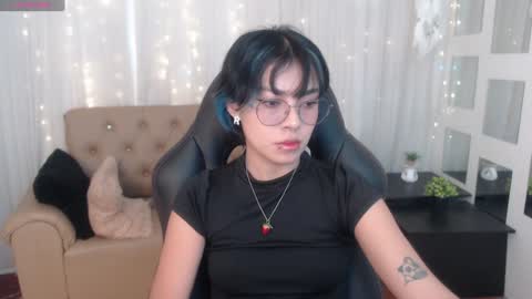 Snapshot of abbiross chatting on 12/22/24, 06:59 Abbi online show from 12/22/24, 06:59