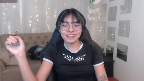 Snapshot of abbiross chatting on 12/29/24, 07:00 Abbi online show from 12/29/24, 07:00