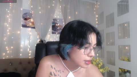 Snapshot of abbiross chatting on 01/06/25, 08:07 Abbi online show from 01/06/25, 08:07