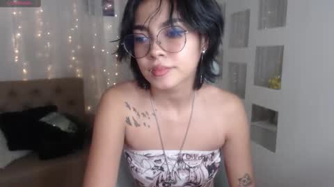 Snapshot of abbiross chatting on 03/12/25, 07:28 Abbi online show from 03/12/25, 07:28