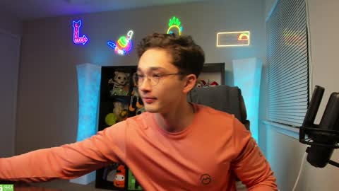 Snapshot of abbuddy920236 chatting on 12/04/24, 05:05 buddy online show from 12/04/24, 05:05