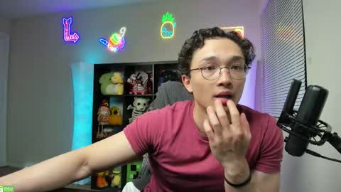 Snapshot of abbuddy920236 chatting on 10/30/25, 03:19 buddy online show from 10/30/25, 03:19