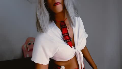 Snapshot of abby_liu chatting on 01/25/25, 04:46 May Imstagram online show from 01/25/25, 04:46