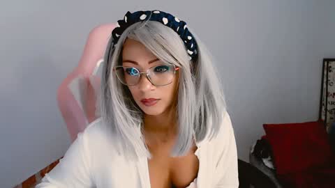 Snapshot of abby_liu chatting on 02/04/25, 04:39 May Imstagram online show from 02/04/25, 04:39