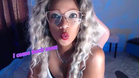Snapshot of abby_liu chatting on 03/07/25, 04:22 May Imstagram online show from 03/07/25, 04:22