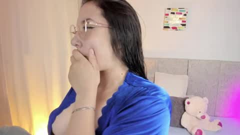 Snapshot of abby_pink1 chatting on 04/22/26, 04:37 abby_pink1 online show from 04/22/26, 04:37