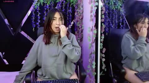 Snapshot of abby_pop_ chatting on 03/03/26, 02:12 abby pop online show from 03/03/26, 02:12