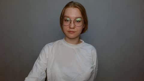 Snapshot of abbymoore__ chatting on 12/27/24, 12:12 Abby Lovense is active online show from 12/27/24, 12:12