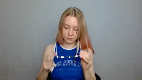 Snapshot of abbymoore__ chatting on 01/03/25, 12:41 Abby Lovense is active online show from 01/03/25, 12:41