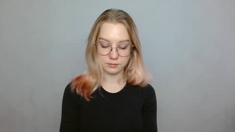 Snapshot of abbymoore__ chatting on 01/05/25, 09:05 Abby Lovense is active online show from 01/05/25, 09:05