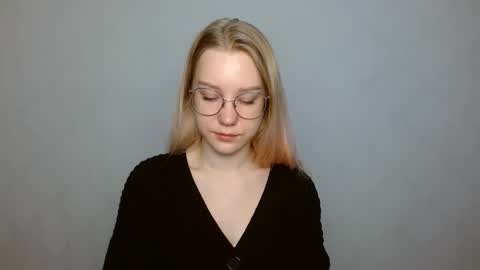 Snapshot of abbymoore__ chatting on 01/17/25, 10:22 Abby Lovense is active online show from 01/17/25, 10:22