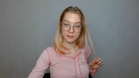 Snapshot of abbymoore__ chatting on 01/29/25, 12:13 Abby Lovense is active online show from 01/29/25, 12:13