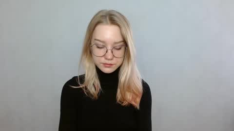 Snapshot of abbymoore__ chatting on 02/03/25, 10:03 Abby Lovense is active online show from 02/03/25, 10:03