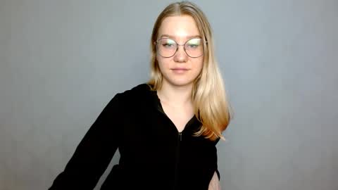 Snapshot of abbymoore__ chatting on 03/03/25, 11:33 Abby Lovense is active online show from 03/03/25, 11:33