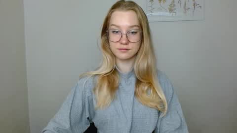 Snapshot of abbymoore__ chatting on 09/14/25, 10:25 Abby Lovense is active online show from 09/14/25, 10:25