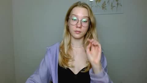 Snapshot of abbymoore__ chatting on 10/07/25, 11:40 Abby Lovense is active online show from 10/07/25, 11:40