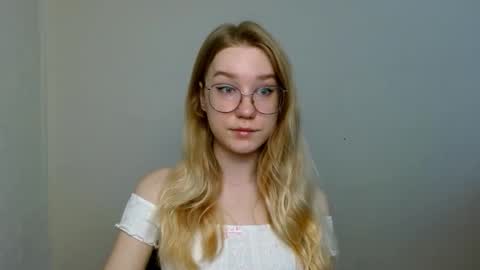 Abby Lovense is active online show from 11/19/25, 08:14