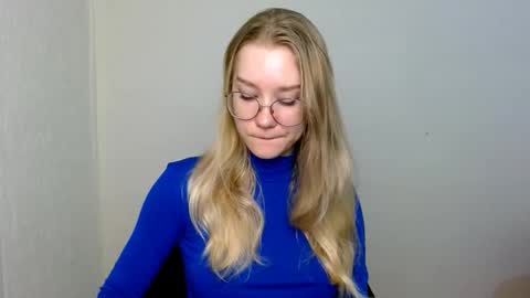 Abby Lovense is active online show from 11/26/25, 09:10