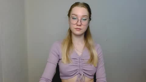 Abby Lovense is active online show from 01/15/26, 04:55