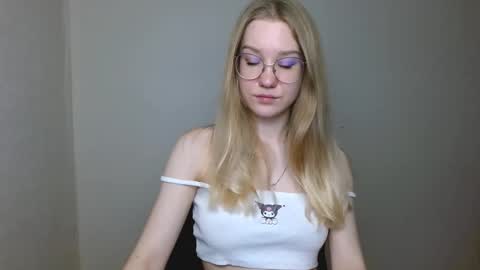 Abby Lovense is active online show from 01/19/26, 02:21