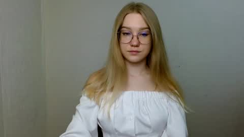 Snapshot of abbymoore__ chatting on 04/13/26, 11:16 Abby Lovense is active online show from 04/13/26, 11:16