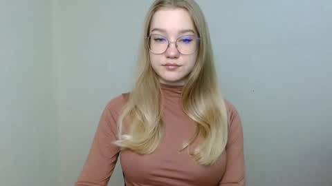 Snapshot of abbymoore__ chatting on 04/15/26, 10:44 Abby Lovense is active online show from 04/15/26, 10:44