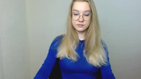 Snapshot of abbymoore__ chatting on 04/20/26, 10:40 Abby Lovense is active online show from 04/20/26, 10:40