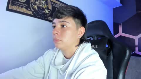 Snapshot of abbysmiitth_ chatting on 09/16/25, 07:04 Abby Smith online show from 09/16/25, 07:04